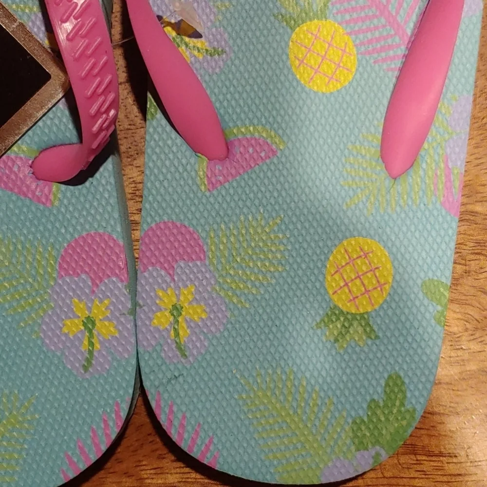 NWT 2/$10 DELiA*S Flip Flops